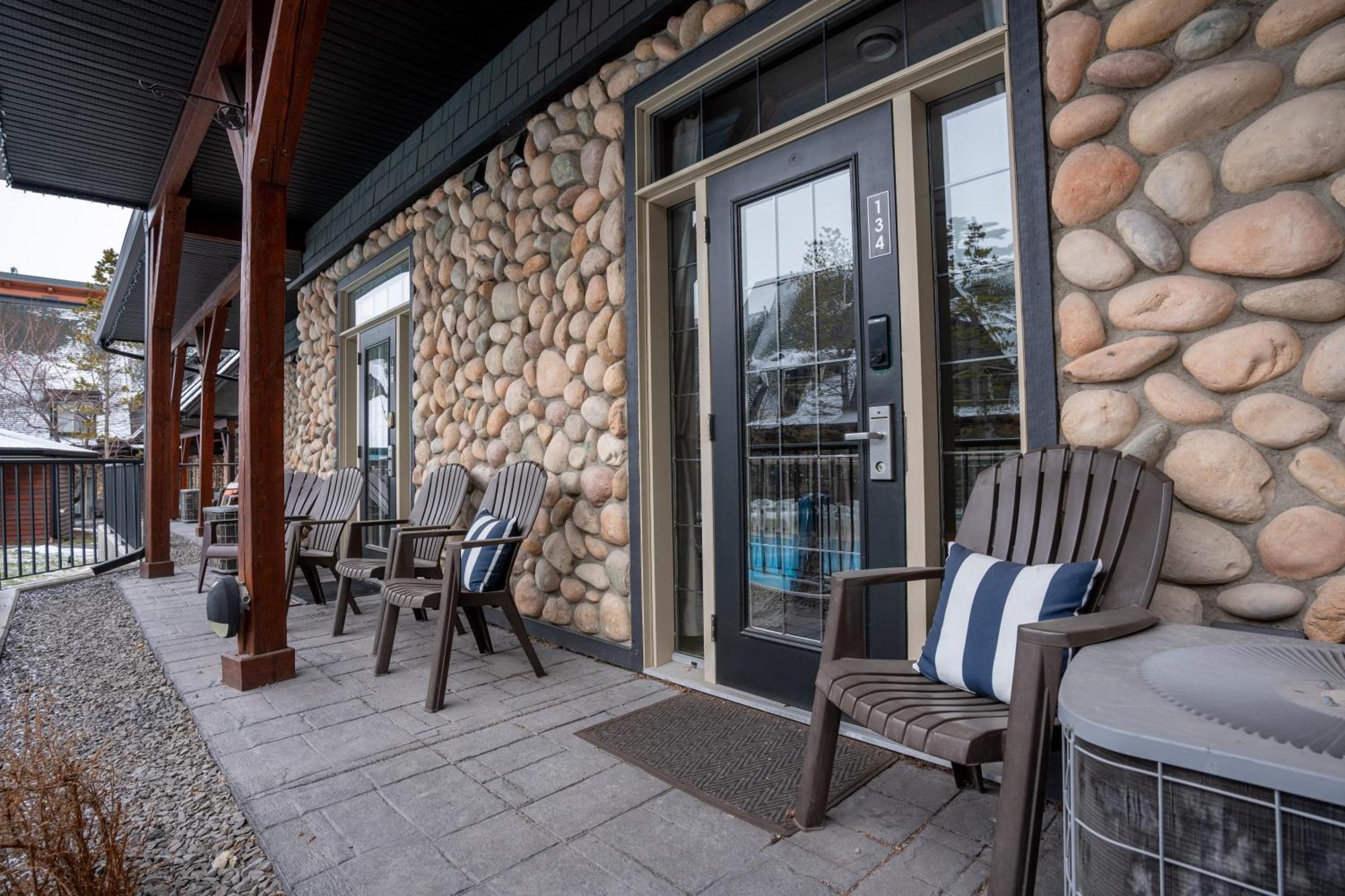Grotto Canyon Chalet Canmore Exterior photo