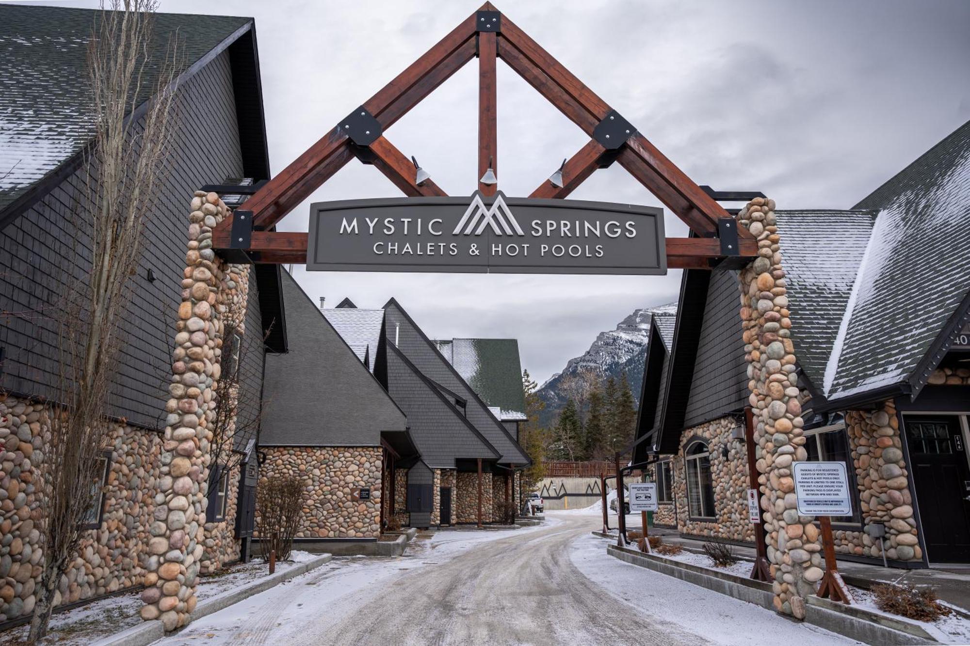 Grotto Canyon Chalet Canmore Exterior photo